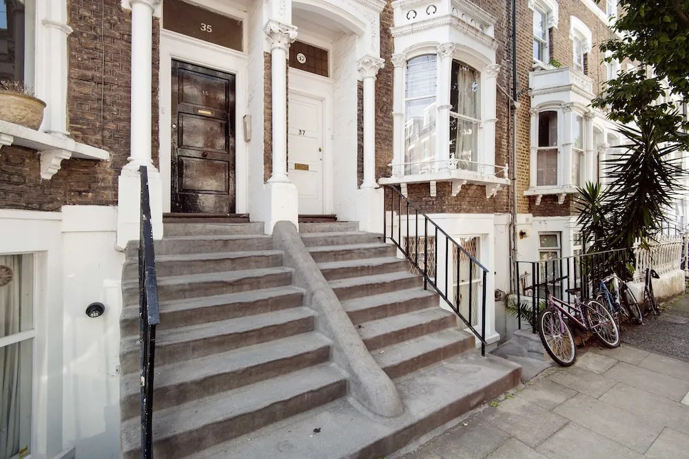 Bright Gratton Road Apartment - KV02