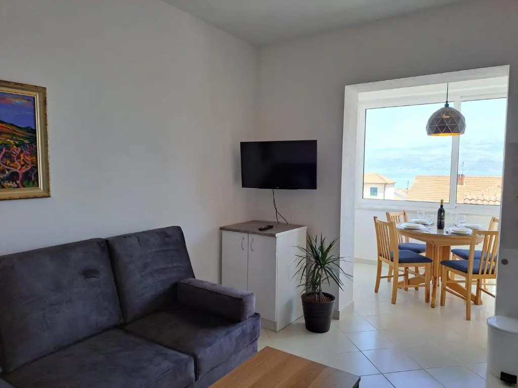 APARTMENTS JELENA 1,2,3,4 & 5 SUPETAR