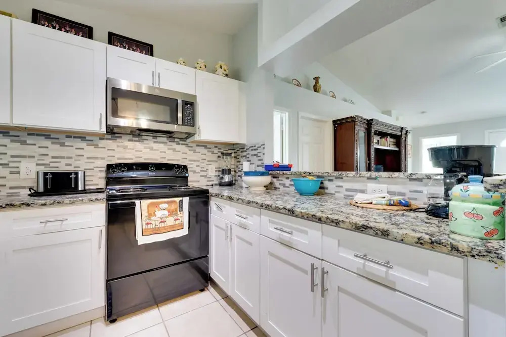 Fenced Yard & Game Room: Family Home in Kissimmee