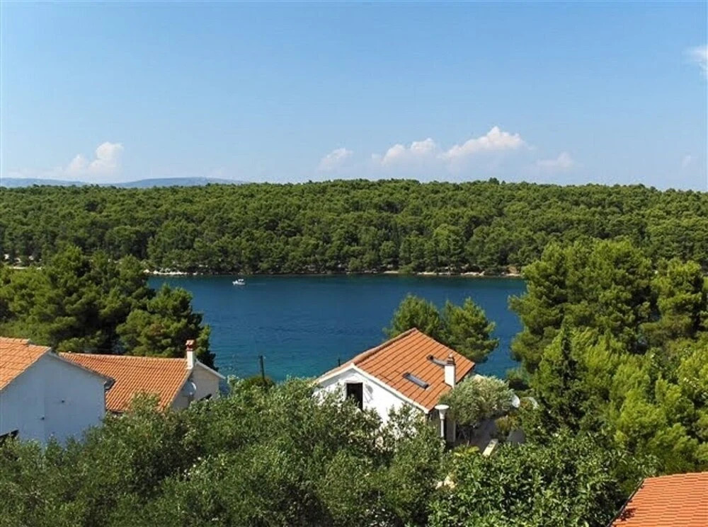 Emily - 50m From Beach - A5