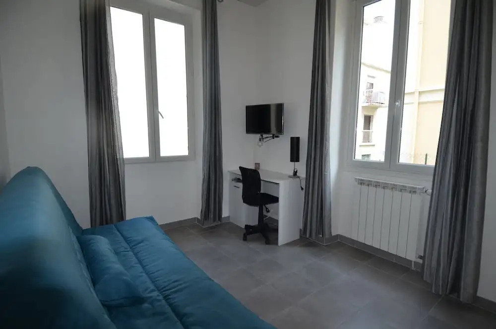 Quiet Modern Studio In The Heights Of The Port Of Nice