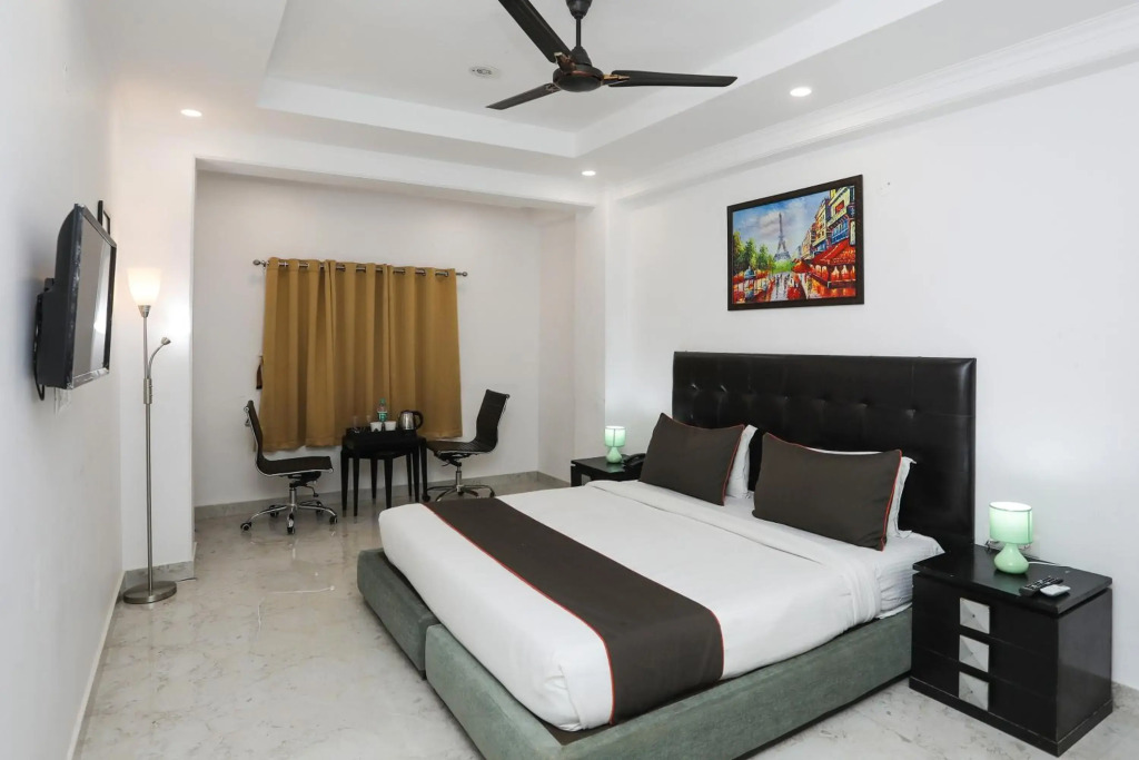 Collection O Residency Near Dwarka Sector 21 Metro Station