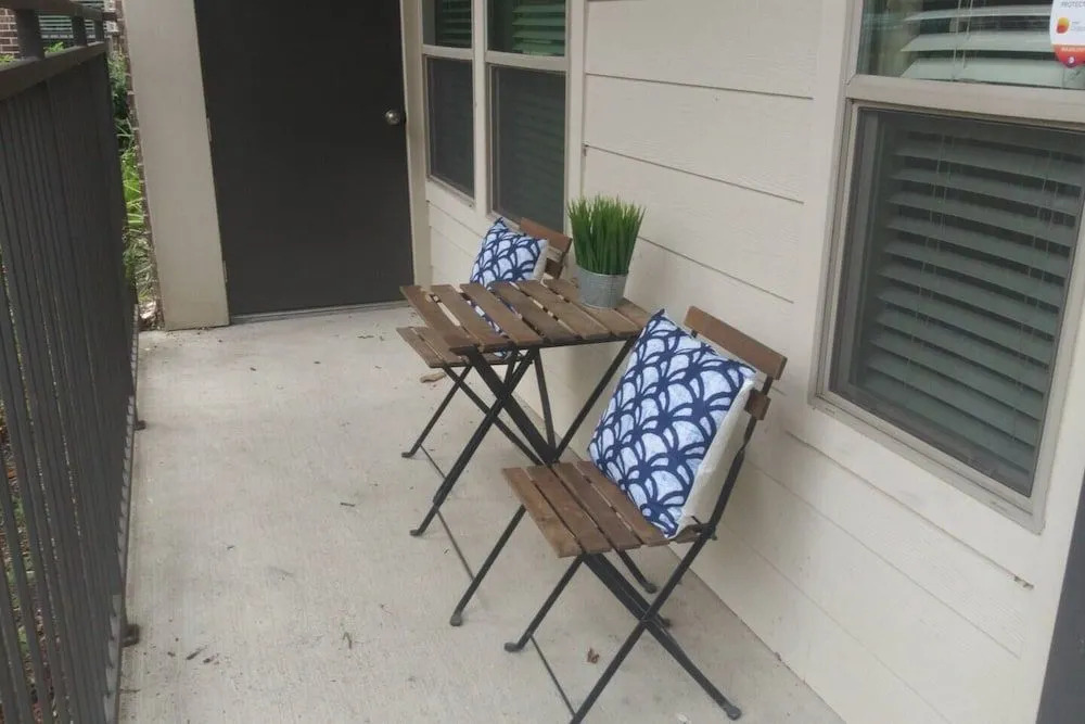 Upscale Condo Close to Downtown - Parking Included