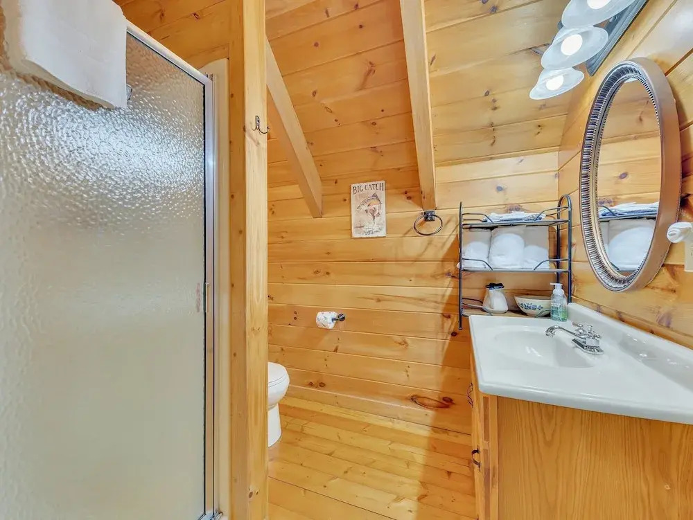 Chillin N Grillin 2 Bedroom Cabin