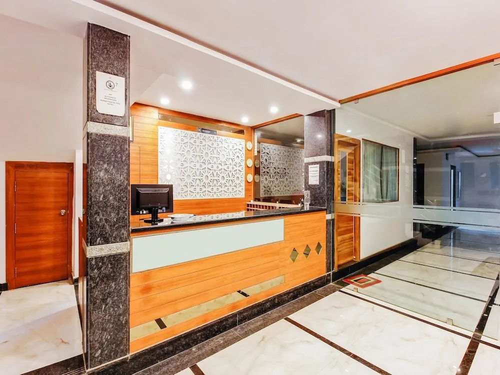 OYO 29131 Hotel MN Grand