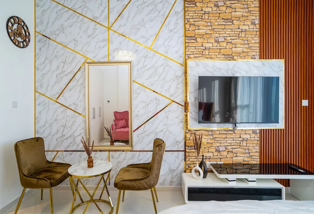 Tanin - Wake Up To Dubai Skyline From This Stylish Studio