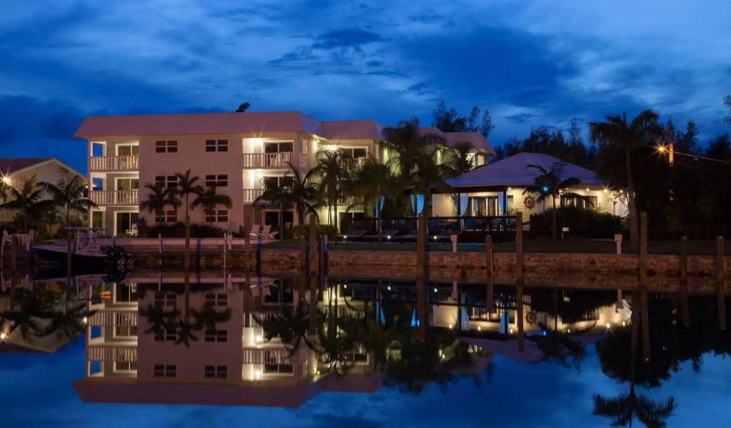 Dolphin Cove