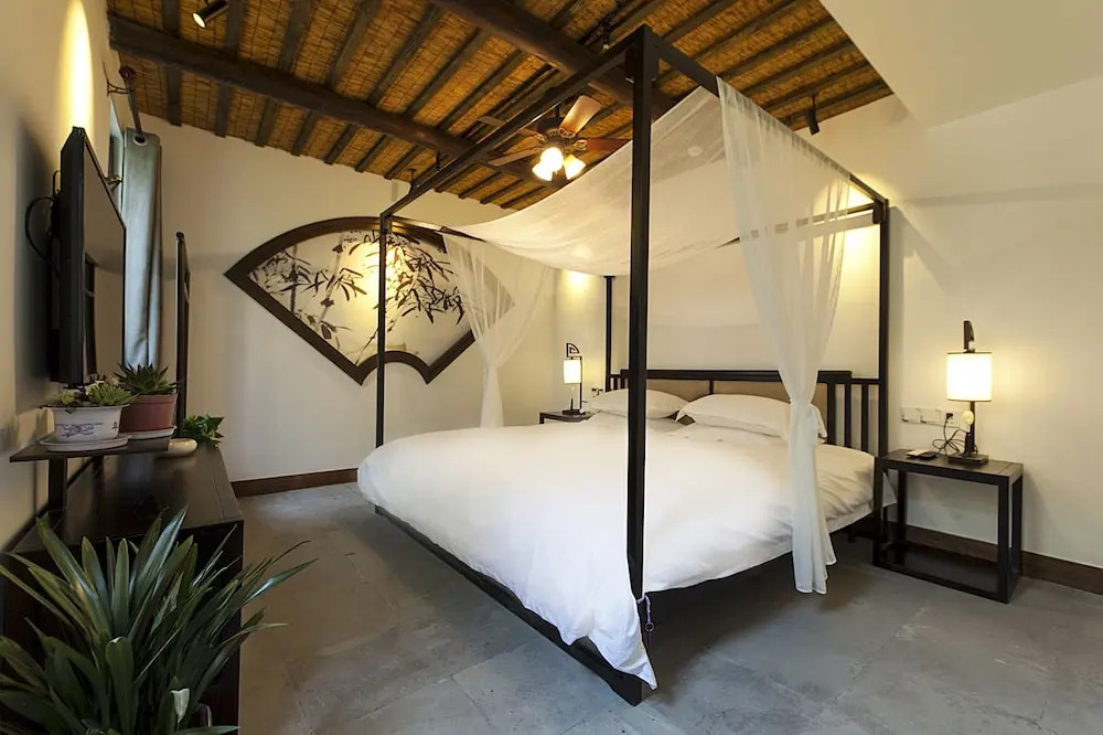 Wuzhen Ziye Musu Inn