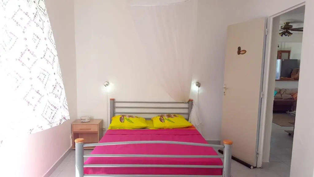 Maison de 2 chambres avec vue sur la mer jardin clos et wifi a Vieux Habitants a 2 km de la plage