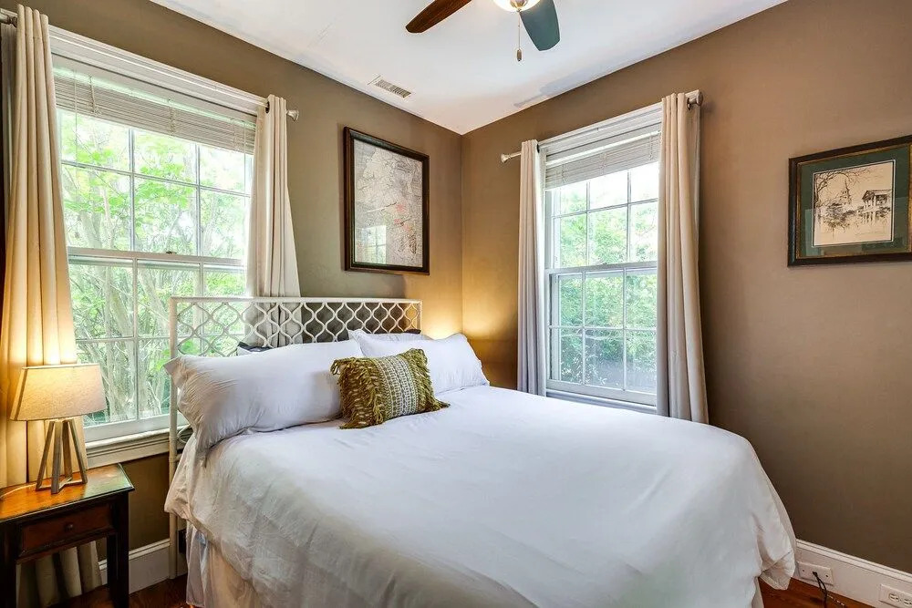 Tranquility with Garden & Heated Pool near King Street