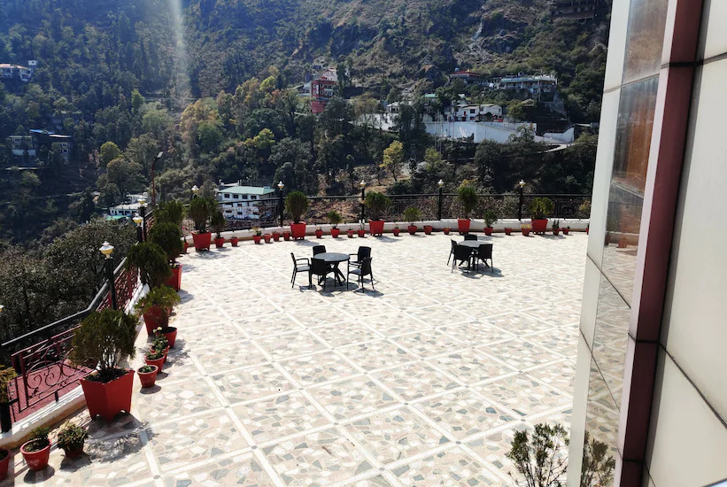 Hotel Basera