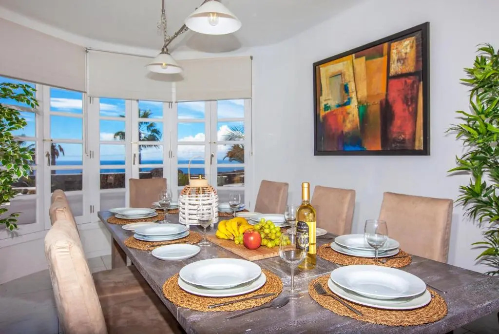 Villa Quiquere - great 4 bedroom Puerto Calero villa with heated pool hot-tub