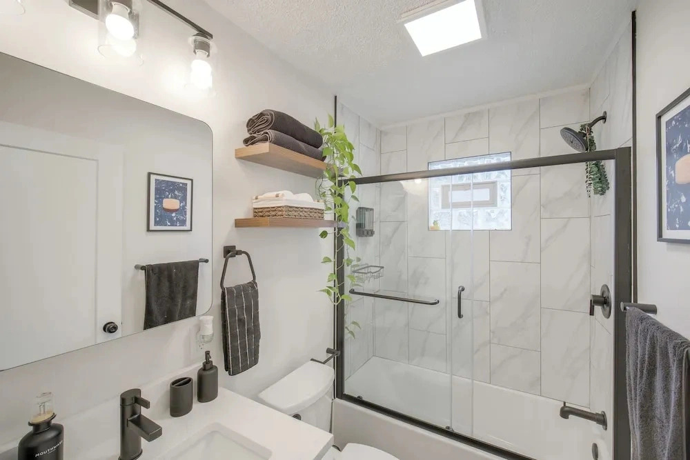 Tremont Retreat w/ Putting Green Near Downtown