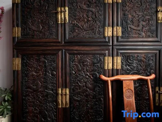 Rongfu Laozhai Hotel Close to Shichahai Scenic Area , Nanluogu Lane and Forbidden City