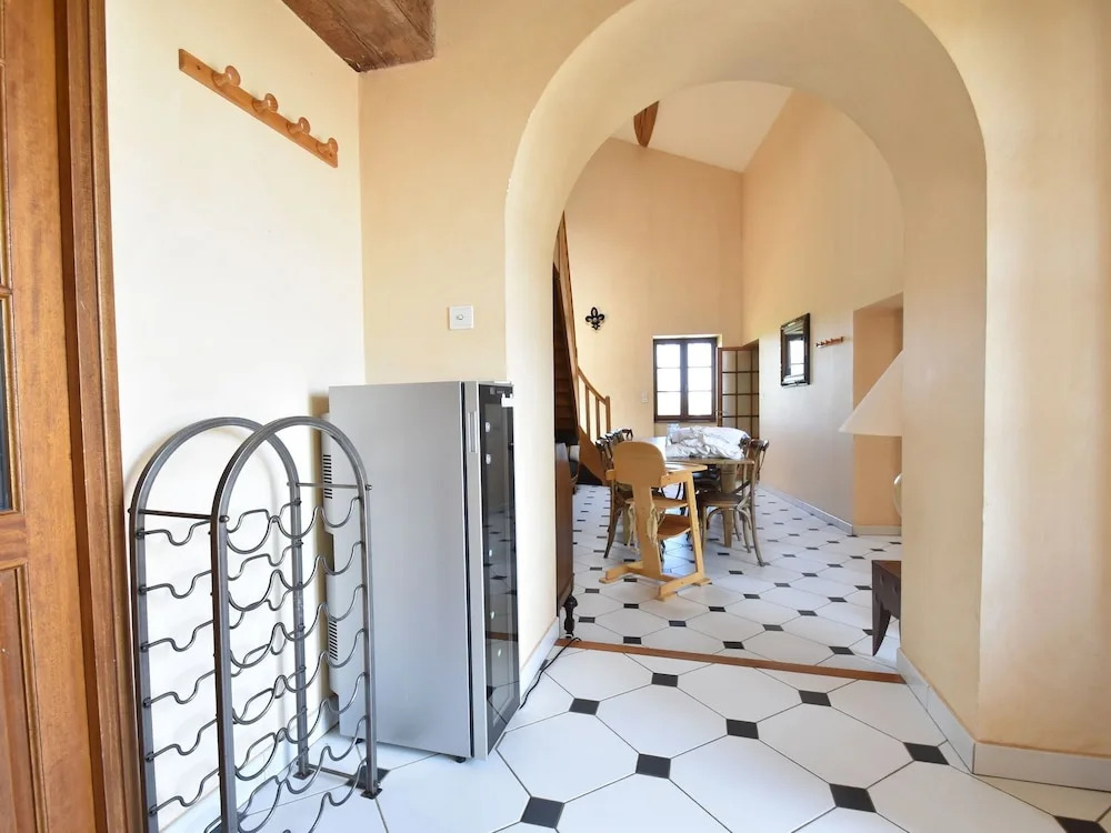 Vintage Farmhouse in Vinzelles with Pool