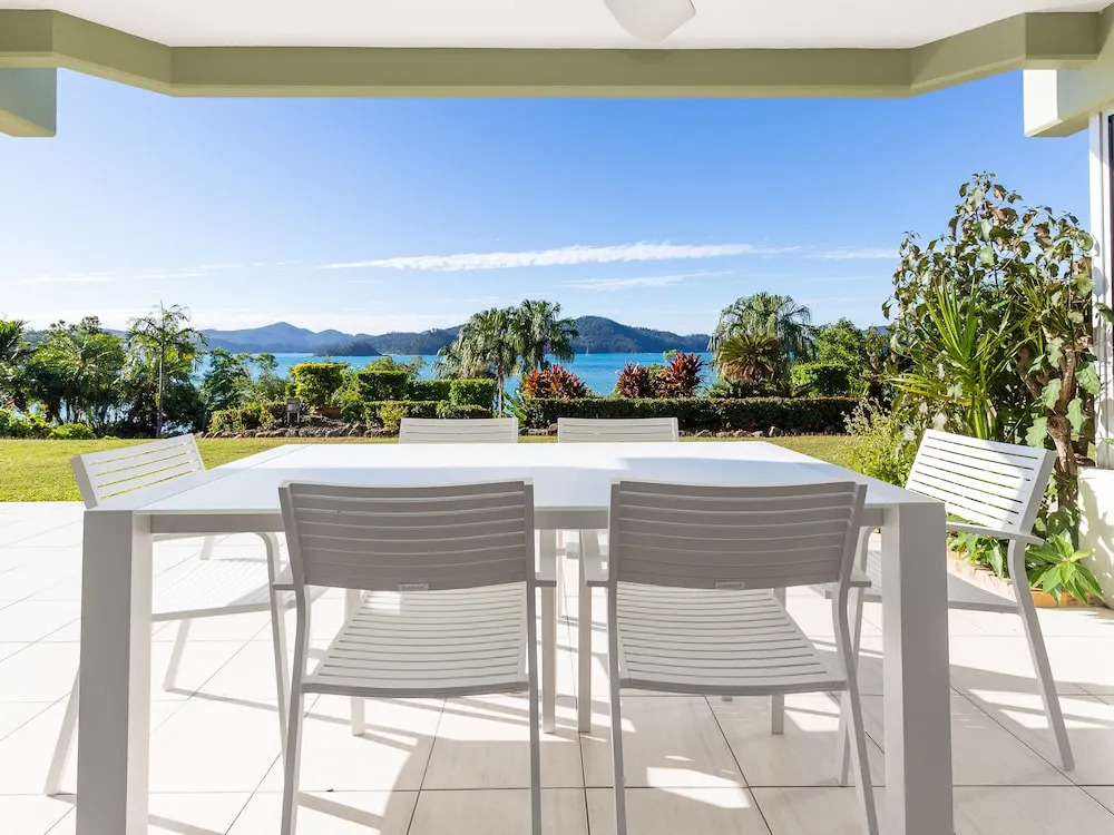 Lagoon Beachfront Lodge 005 on Hamilton Island by HamoRent