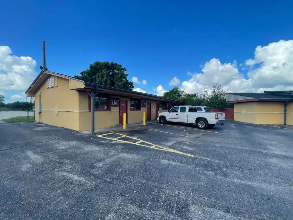 Royal Palms Motel & RV Park