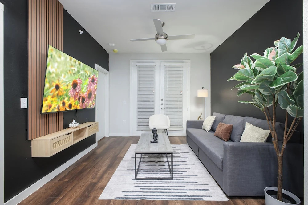 Labor by Stylish Stays