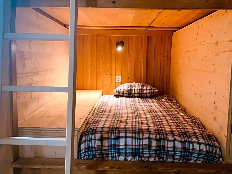 Freeride Hostel & Bar lounge