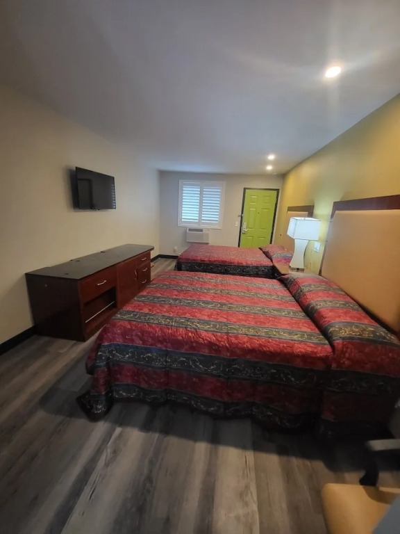 Stadium Inn & Spas