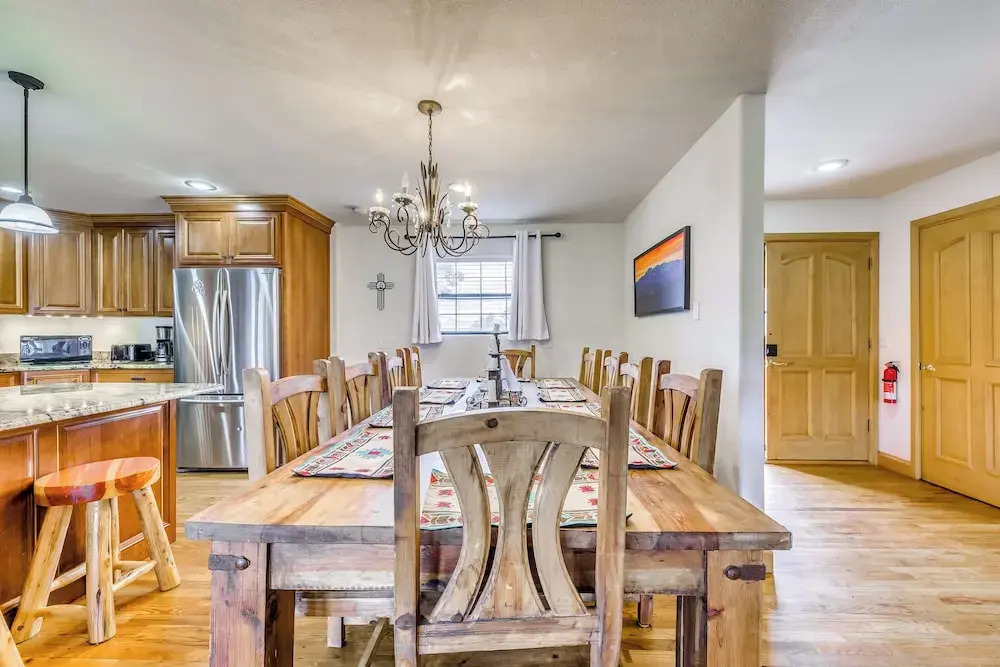 Scenic Alto Getaway w/ Mountain Views & Hot Tub!