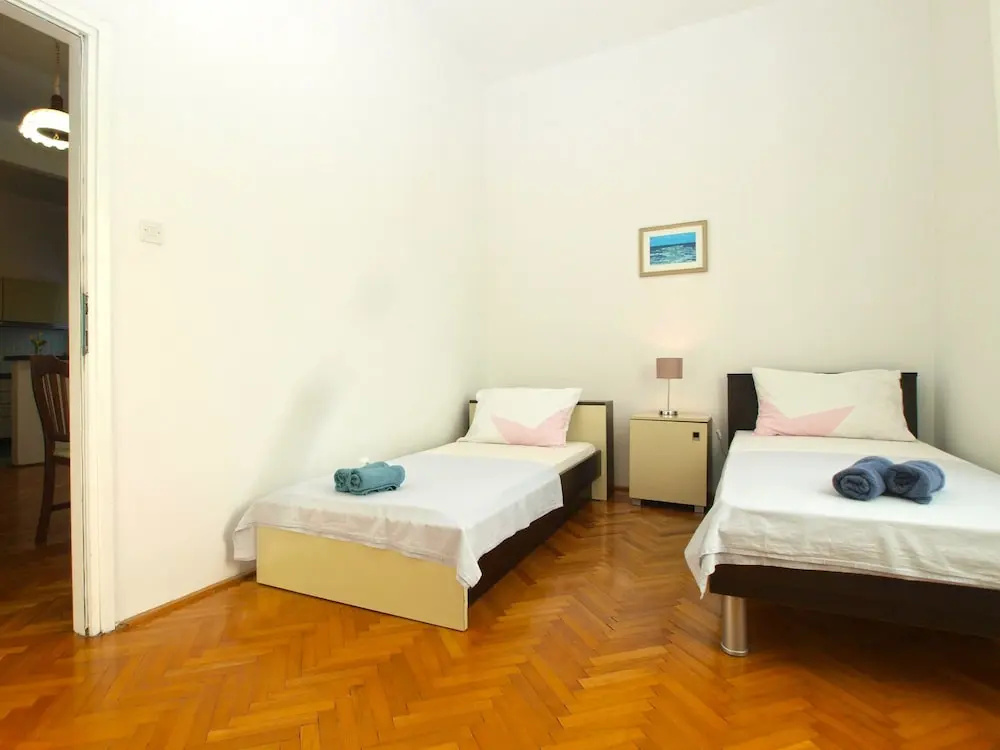 Apartment 792