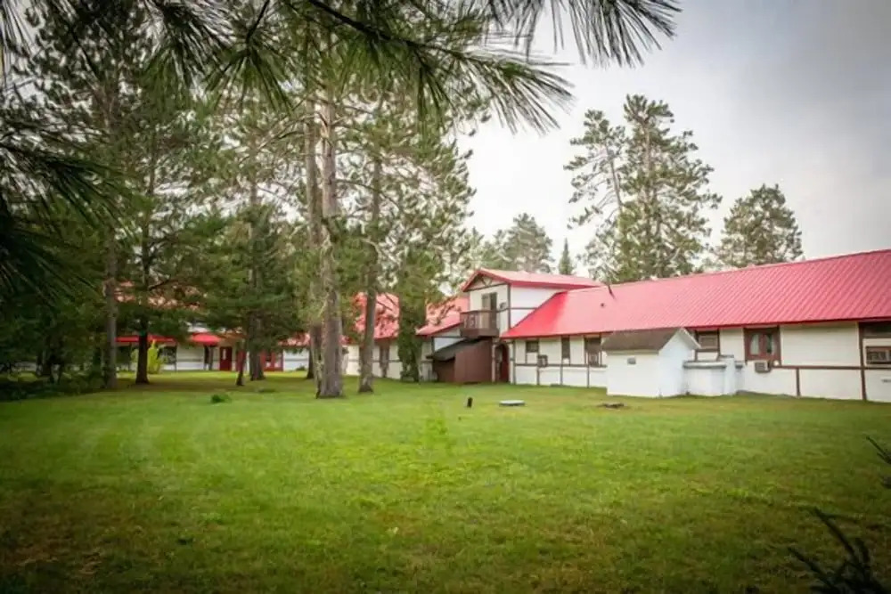 Lumberjack Inn