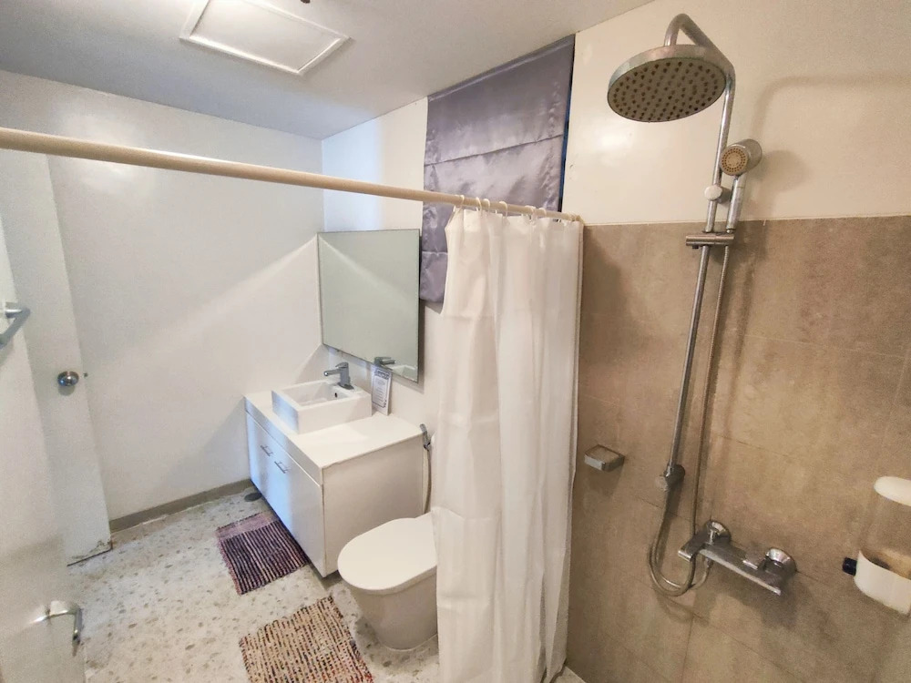 Dr Calayan's 2BR Condo at Pico De Loro