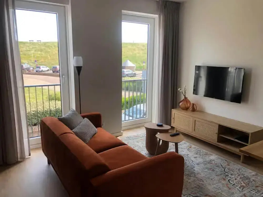 Lodge With Beautiful View of Garden