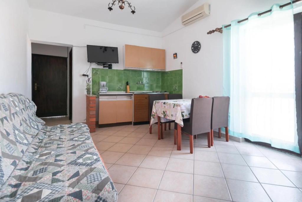 Din - 40 m from sea - A5(2+2)