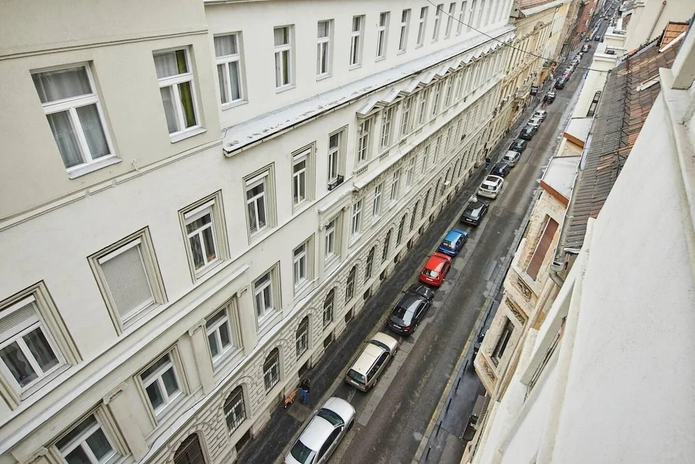 1 Bedroom Apartment Sleeps 2 -balcony -lift Access