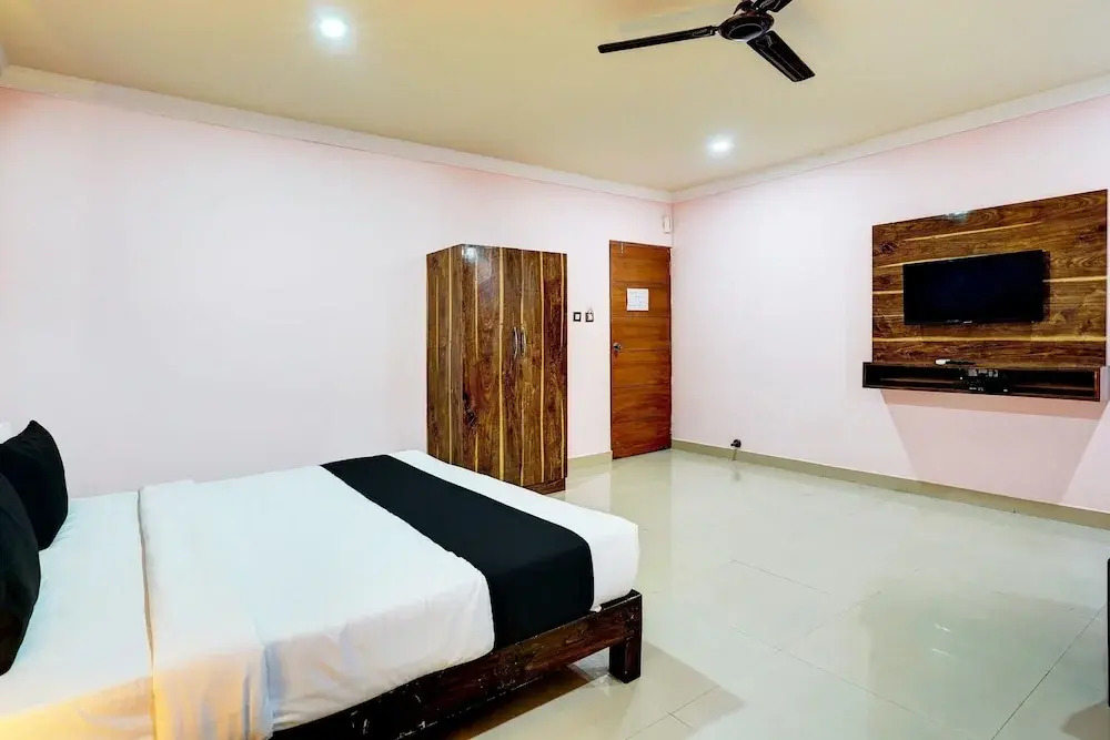 Stylish Stays at MG Road Near Commercial Street