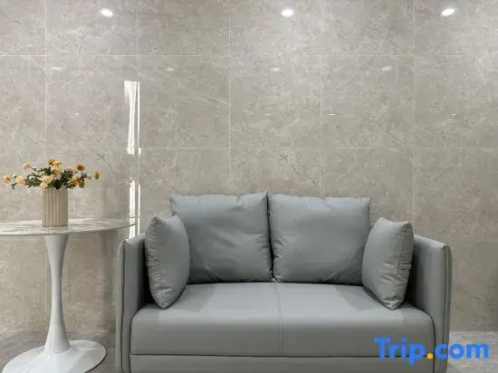 Qinglan Audio-visual Apartment (Yijia Jiaju)