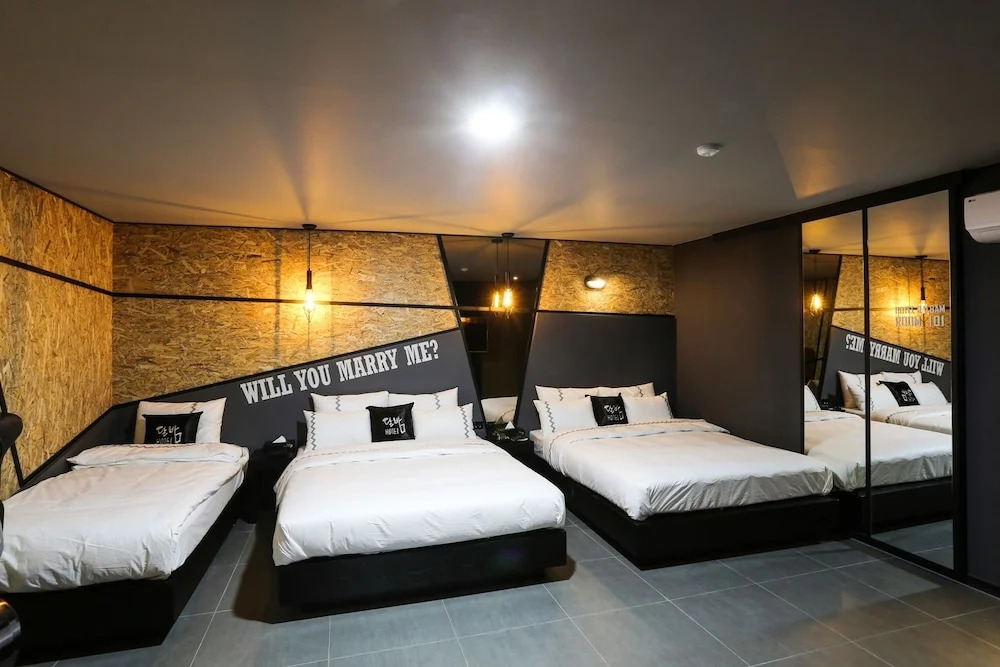 Seocheon Moonlight Night Hotel