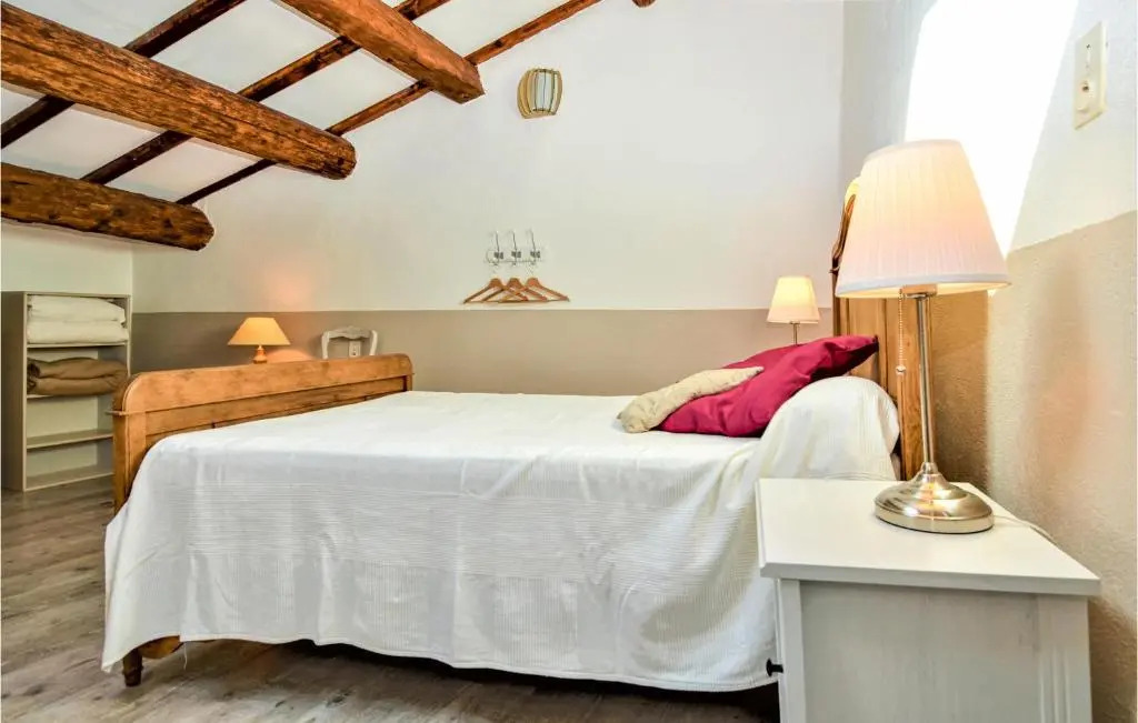 Lovely Home In Saint Victor La Coste With Wifi