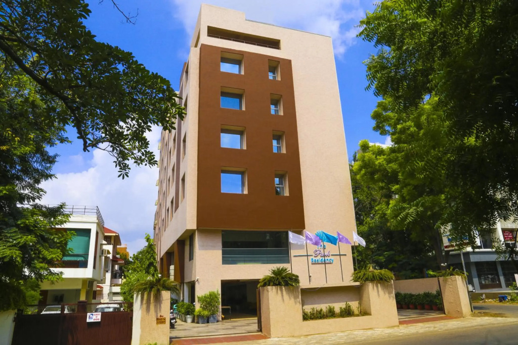 OYO Premium Vastrapur Lake