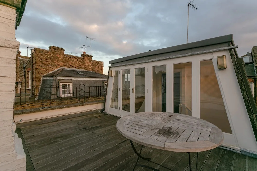 Home With Roof Terrace Hampstead Village