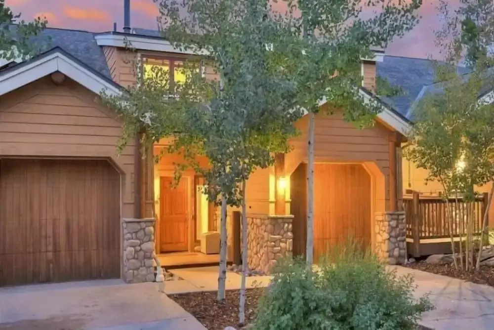 Beautiful 4 Bedroom Townhome Near Snowflake Lift in Breckenridge