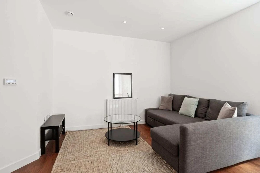Stunning 1-bed apt W/roof Terrace in Canning Town