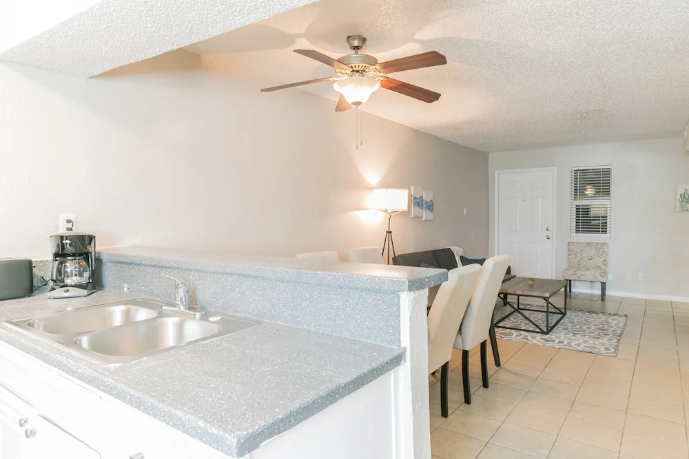 The Economy Suites of East Austin