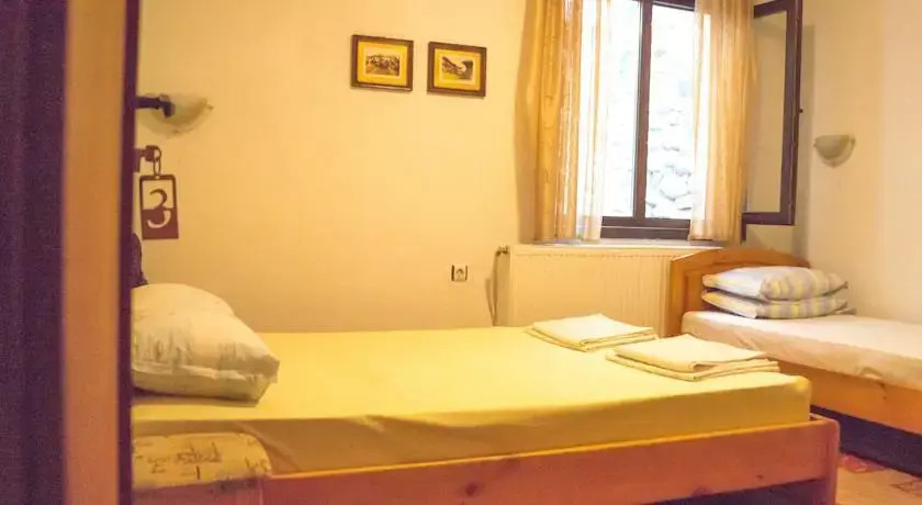 Tonis Guest House