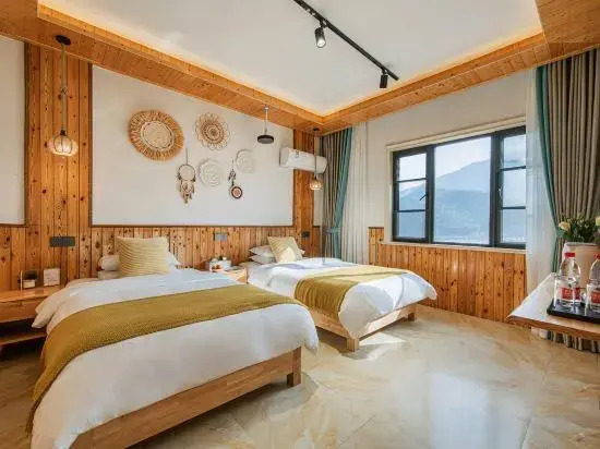 Anji Chuanhe Holiday Homestay (Anji Yunshang Grassland Panda Tribe Adventure Park Branch)