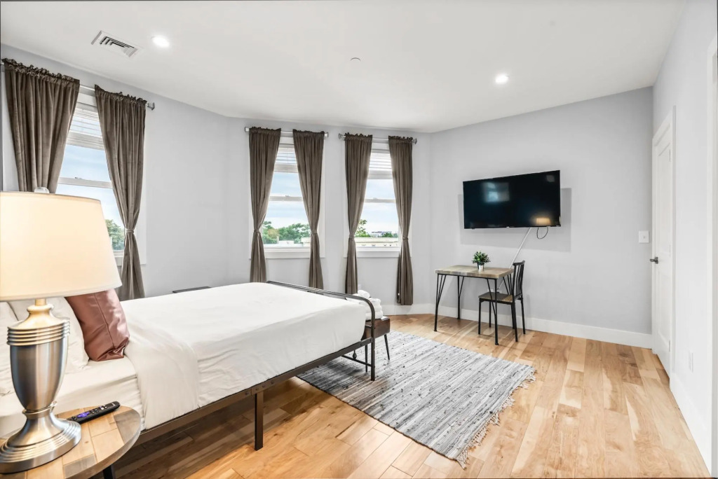 Luxury 2BD/2BA Near Logan Airport and T station