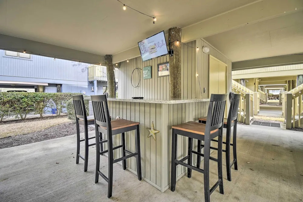 Walk to Apache Pier: Coastal Condo w/ Pool Access