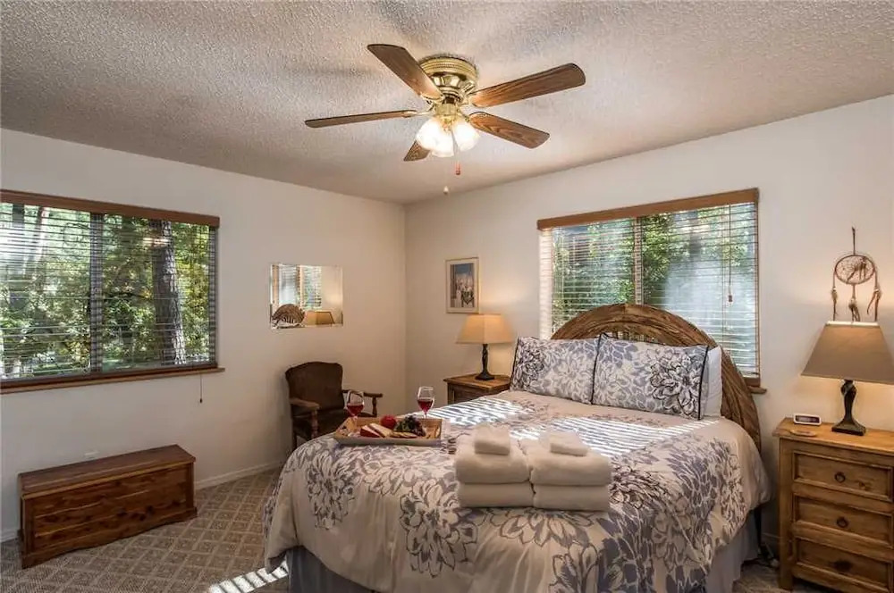 A Whispering River - Three Bedroom Cabin with Hot Tub