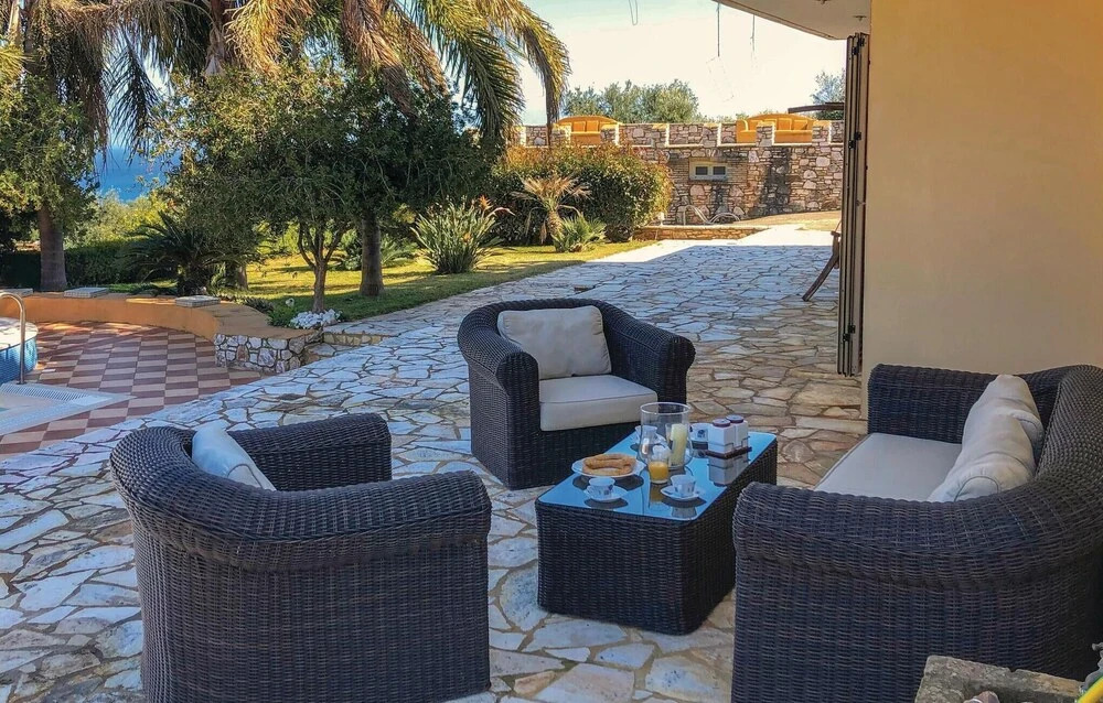 Nice Home in Koroni with Hot Tub, WiFi, Outdoor Swimming Pool