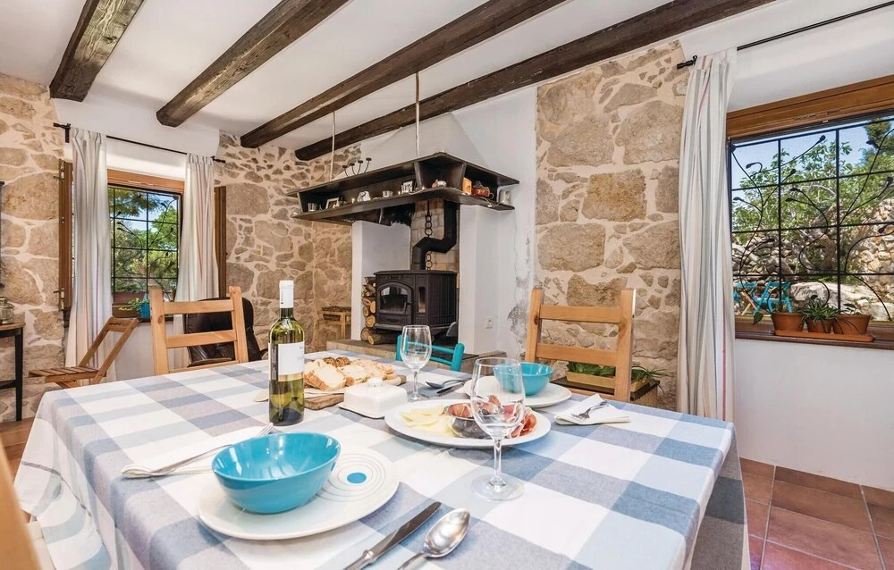 Awesome Home in Novalja With Wifi and 2 Bedrooms
