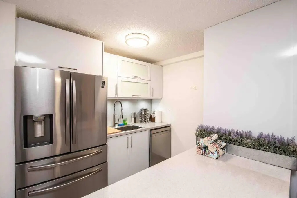 Blissful 3BR Art District Apt with PK & Fast WiFi
