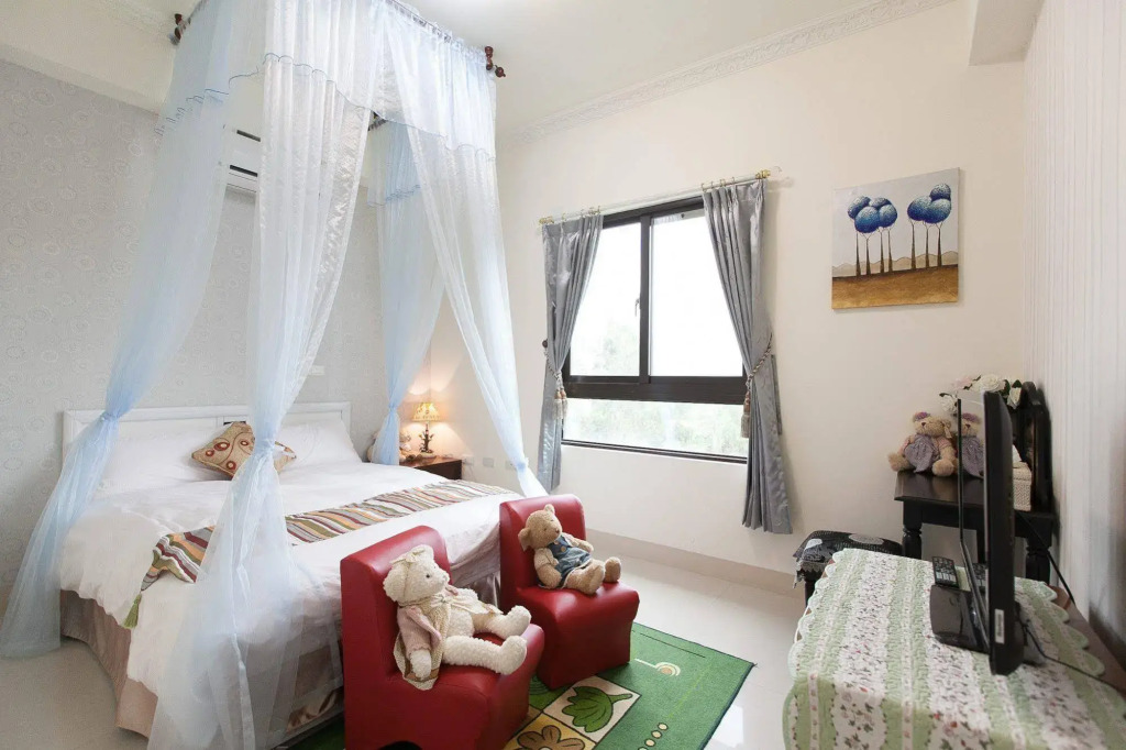 Textile Girl Romantic Homestay
