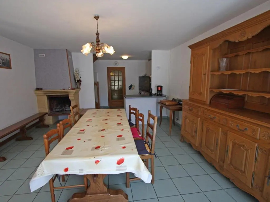 Gîte Authentique à Isches avec Cheminée, Terrain Clos, Proche Thermes et Activités Culturelles - FR-1-589-116